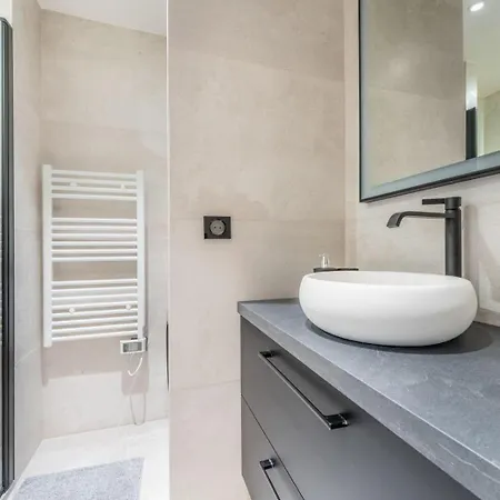 Luxurious - Center Of *