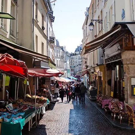 Renovated Latin Quarter Center Apartment