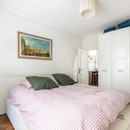 Renovated Latin Quarter Center Apartment *
